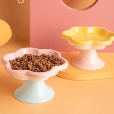 Pet Bowl Elevated Ceramic Flower - ชามอาหารเซรามิกสำหรับสัตว์เลี้ยง แบบยกสูง ทรงดอกไม้ (15x8.6cm) (495859)